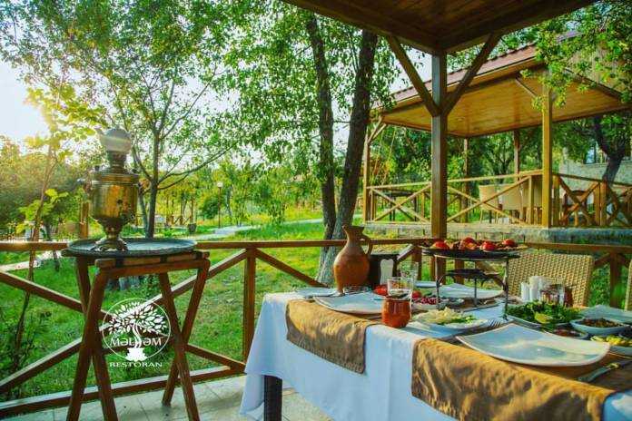 السياحة في قوبوستان